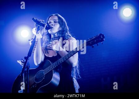 Copenaghen, Danimarca. 16 febbraio 2024. La cantante, cantautrice e musicista inglese Holly Humberstone esegue un concerto dal vivo al DR Koncerthuset di Copenaghen. (Credito fotografico: Gonzales Photo - Thomas Rasmussen). Foto Stock