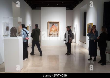 Malaga, Spagna. 18 marzo 2024. Una vista generale mostra i dipinti di Pablo Picasso esposti durante l'inaugurazione del 'Pablo Picasso: Struttura dell'invenzione. The Unity of a Work” mostra al Museo Picasso di Malaga. La nuova collezione, che si terrà nel museo fino al 2027, mostra circa 150 opere dell'artista spagnolo Pablo Picasso (1881-1973) e 10 di esse saranno esposte per la prima volta nel paese. Credito: SOPA Images Limited/Alamy Live News Foto Stock