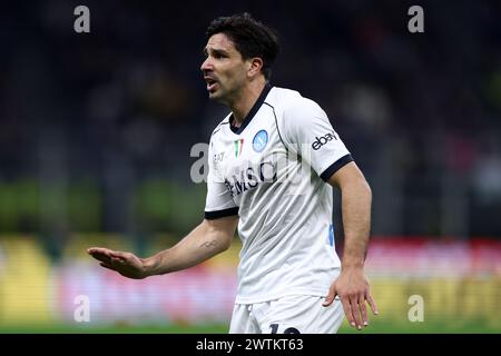 Milano, Italia. 17 marzo 2024. Giovanni Simeone della SSC Napoli gesti durante la partita di calcio di serie A tra FC Internazionale e SSC Napoli allo Stadio Giuseppe Meazza il 17 marzo 2024 a Milano. Crediti: Marco Canoniero/Alamy Live News Foto Stock