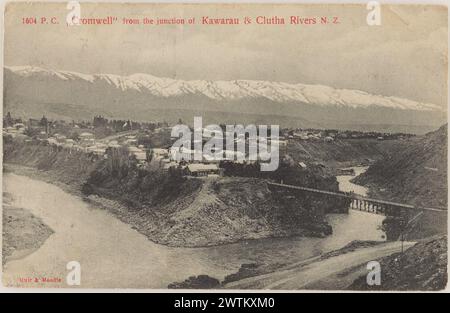 Cromwell dall'incrocio tra i fiumi Kawarau e Clutha, cartoline fotografiche della nuova Zelanda Foto Stock