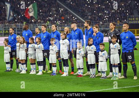 Milano, Italia. 17 marzo 2024. I giocatori dell'Inter si schierano per la partita di serie A tra Inter e Napoli al Giuseppe Meazza di Milano. (Photo Credit: Gonzales Photo/Alamy Live News Foto Stock