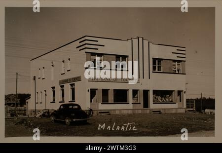 Stampa in argento gelatina - veduta della Bank of Toronto, Malartic, Quebec, 1933-1940 Foto Stock