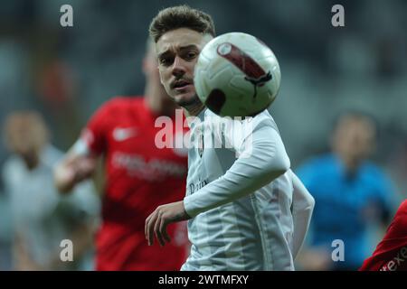 Istanbul, Turchia. 16 marzo 2024. Istanbul, Turchia, 16 marzo 2024: Ernest Muci (23 Besiktas) durante la partita di calcio turca della Super League tra Besiktas e Bitexen Antalyaspor allo stadio Tupras, Turchia. (/SPP) credito: SPP Sport Press Photo. /Alamy Live News Foto Stock