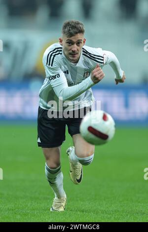 Istanbul, Turchia. 16 marzo 2024. Istanbul, Turchia, 16 marzo 2024: Ernest Muci (23 Besiktas) durante la partita di calcio turca della Super League tra Besiktas e Bitexen Antalyaspor allo stadio Tupras, Turchia. (/SPP) credito: SPP Sport Press Photo. /Alamy Live News Foto Stock