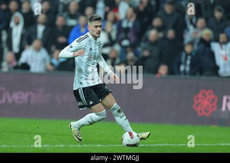 Istanbul, Turchia. 16 marzo 2024. Istanbul, Turchia, 16 marzo 2024: Ernest Muci (23 Besiktas) durante la partita di calcio turca della Super League tra Besiktas e Bitexen Antalyaspor allo stadio Tupras, Turchia. (/SPP) credito: SPP Sport Press Photo. /Alamy Live News Foto Stock