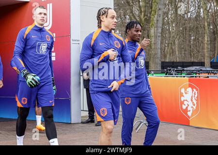 Zeist, Paesi Bassi. 18 marzo 2024. ZEIST, PAESI BASSI - 18 MARZO: Xavi Simons dei Paesi Bassi arriva durante la sessione di allenamento della nazionale olandese di calcio al KNVB Campus il 18 marzo 2024 a Zeist, Paesi Bassi. (Foto di Broer van den Boom/Orange Pictures) credito: Orange Pics BV/Alamy Live News Foto Stock