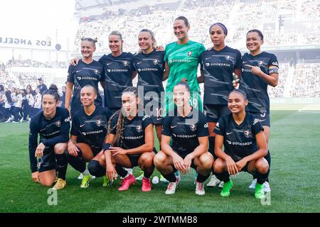 Los Angeles, Stati Uniti. 17 marzo 2024. Los Angeles, Stati Uniti, 17 marzo 2024: Angel City FC posa per la foto della squadra prima della partita di stagione regolare della National Women's Soccer League contro il Bay FC al BMO Stadium di Los Angeles, CALIFORNIA, Stati Uniti (SOLO USO EDITORIALE). (Victor M. Posadas/SPP) credito: SPP Sport Press Photo. /Alamy Live News Foto Stock