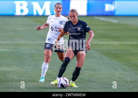 Los Angeles, Stati Uniti. 17 marzo 2024. Los Angeles, Stati Uniti, 17 marzo 2024: Mary Alice Vignola (16 Angel City FC) e Deyna Castellanos (10 Bay FC) competono durante una partita della National Women's Soccer League nella regular season al BMO Stadium di Los Angeles, CALIFORNIA., Stati Uniti (SOLO USO EDITORIALE). (Victor M. Posadas/SPP) credito: SPP Sport Press Photo. /Alamy Live News Foto Stock