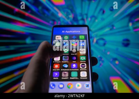 Bruxelles, Belgio. 18 marzo 2024. L'icona dell'app ChatGPT bot viene visualizzata su uno smartphone, tra gli altri strumenti delle applicazioni potenziate dall'IA, in questa illustrazione fotografica. Presa a Bruxelles, Belgio. Il 18 marzo 2024. (Jonathan RAA/Sipa USA) *** esclusivamente per notizie editoriali *** credito: SIPA USA/Alamy Live News Foto Stock