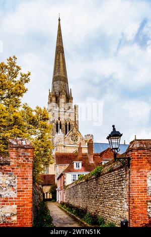 La passeggiata di St Richard. Per secoli, i pellegrini hanno utilizzato questo percorso per avvicinarsi alla Cattedrale. Chichester Cathedral, formalmente conosciuta come Cathedral Churc Foto Stock