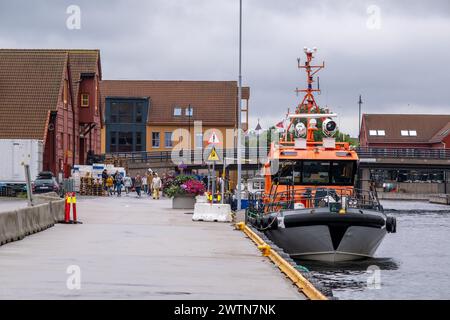 Kristiansand, Norvegia - 11 luglio 2023: Banchina di pesci Fiskebrygga a Kristiansand Foto Stock