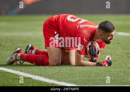 VILLARREAL, SPAGNA - 17 MARZO: Giorgi Mamardashvili portiere del Valencia CF in azione durante la partita LaLiga EA Sports tra Villarreal FC e Valencia CF all'Estadio de la ceramica il 17 marzo 2024 a Villarreal, Spagna. (Foto di Jose Torres/Photo Players Images) Foto Stock