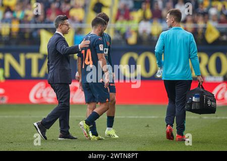 VILLARREAL, SPAGNA - 17 MARZO: Jose Gaya ha lasciato il Valencia CF infortunato durante la Liga EA Sports match tra Villarreal FC e Valencia CF all'Estadio de la ceramica il 17 marzo 2024 a Villarreal, Spagna. (Foto di Jose Torres/Photo Players Images) Foto Stock