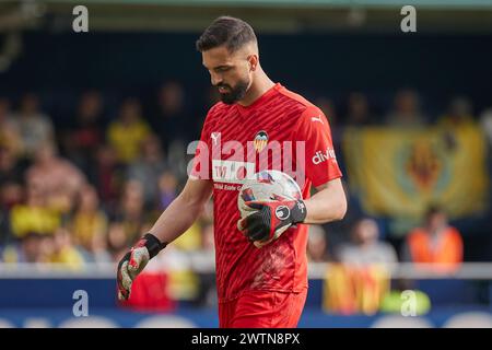 VILLARREAL, SPAGNA - 17 MARZO: Giorgi Mamardashvili portiere del Valencia CF guarda durante la partita LaLiga EA Sports tra Villarreal FC e Valencia CF all'Estadio de la ceramica il 17 marzo 2024 a Villarreal, Spagna. (Foto di Jose Torres/Photo Players Images) Foto Stock