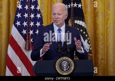 Washington, Vereinigte Staaten. 18 marzo 2024. Il presidente degli Stati Uniti Joe Biden parla ad un ricevimento del mese della storia di Womens alla Casa Bianca di Washington, DC, 18 marzo 2024. Crediti: Chris Kleponis/CNP/dpa/Alamy Live News Foto Stock