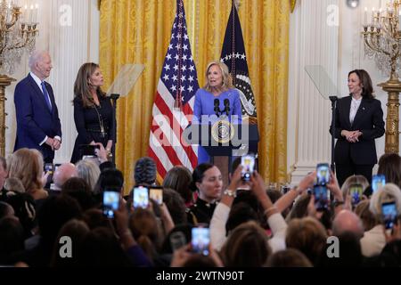 Washington, Vereinigte Staaten. 18 marzo 2024. La First Lady Dr. Jill Biden parla ad un ricevimento del mese della storia di Womens alla Casa Bianca di Washington, DC, 18 marzo 2024. Crediti: Chris Kleponis/CNP/dpa/Alamy Live News Foto Stock