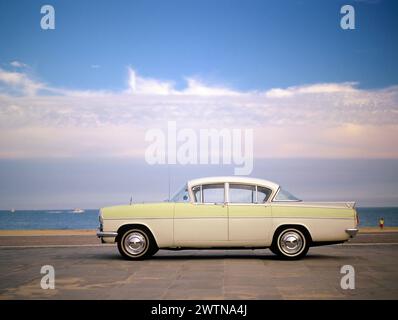 Auto d'epoca. 1957. Vauxhall Cresta PA. Inglese. Foto Stock
