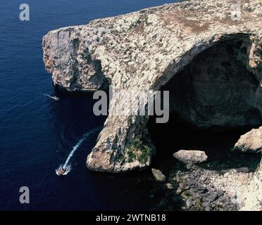 Malta. Grotta costiera della Grotta Azzurra. Foto Stock