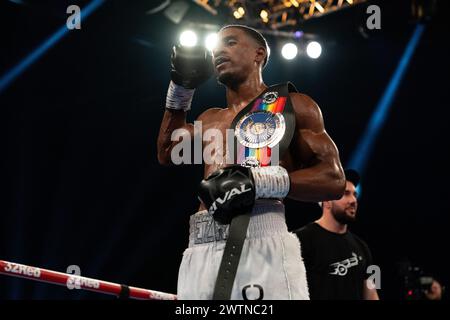 Ezra Taylor vs Prince Oko Nartey apre la Card all'evento Queesnberry Magnificent 7 di Frank Warren al Resorts World di Birmingham Foto Stock