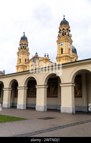 Monaco di Baviera, Germania - 25 dicembre 2021: La Chiesa Teatina di San Cajetan and Adelaide è una chiesa cattolica a Monaco di Baviera, in Germania. Costruito dal 1663 a 1 Foto Stock