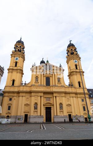 Monaco di Baviera, Germania - 25 dicembre 2021: La Chiesa Teatina di San Cajetan and Adelaide è una chiesa cattolica a Monaco di Baviera, in Germania. Costruito dal 1663 a 1 Foto Stock