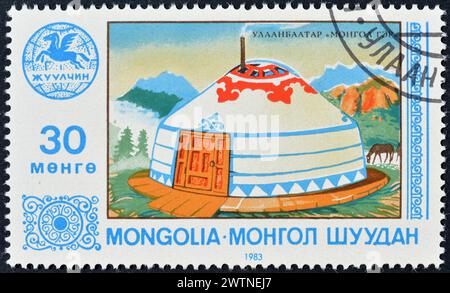 Francobollo cancellato stampato dalla Mongolia, che mostra la tenda della pelle mongola (Yurt), circa 1983. Foto Stock