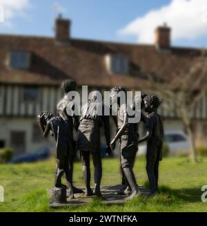 I figli di Calais Sculpture Church Street Dorset House Garden Saffron Walden Essex Foto Stock