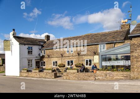 Il Barrel Inn at Bretton, il pub più alto del Derbyshire, risale al 1597 e si trova alla testa di Bretton Clough nel Peak District National Park Foto Stock