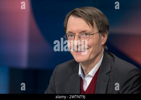 Karl Lauterbach SPD: Bundesgesundheitsminister, Thema - Populismus, Hass und Fakes - Wie gefaehrlich sind soziale Medien, hart aber fair Polittalk, TV, Format, mit Moderator - Louis Klamroth, Das Erste, 18.03. 2024, *** Karl Lauterbach SPD Ministro federale della salute, populismo tematico, odio e falsi quanto sono pericolosi i social media, hart aber fair Polittalk, TV, format, con presentatore Louis Klamroth, Das Erste, 18 03 2024, Copyright: HMBxMedia/UwexKoch Foto Stock