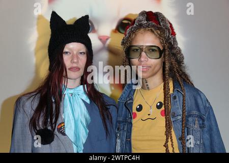 Rhian Teasdale e Lava la Rue partecipano al lancio della mostra "CUTE" alla Somerset House di Londra. Foto Stock