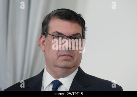 Vienna, Austria. 18 marzo 2024. Il presidente della società religiosa israelita d'Austria Oskar Deutsch per la presentazione del “pacchetto di misure contro l'antisemitismo nello spazio digitale” nella Cancelleria federale Foto Stock