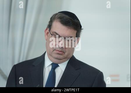 Vienna, Austria. 18 marzo 2024. Il presidente della società religiosa israelita d'Austria Oskar Deutsch per la presentazione del “pacchetto di misure contro l'antisemitismo nello spazio digitale” nella Cancelleria federale Foto Stock