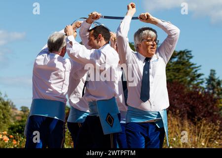 High Spen Blue Diamonds alla Whitby folk week nel 2016 Foto Stock