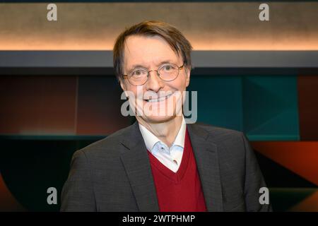 Karl Lauterbach - SPD - Bundesgesundheitsminister, Thema - Populismus, Hass und Fakes - Wie gefaehrlich sind soziale Medien, hart aber fair Polittalk Foto Stock