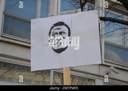 Berlino, Germania - 17 marzo 2024 - elezioni in Russia; proteste di fronte all'ambasciata russa a Berlino. (Foto di Markku Rainer Peltonen) Foto Stock