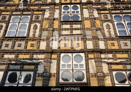 Facciata della Junkerhaus, casa a graticcio di Karl Junker, Lemgo, Renania settentrionale-Vestfalia, Germania, Europa Foto Stock