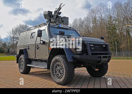 Ein Light Armoured Patrol Vehicle LAPV 6,2 Enok der Polizei Bayern. DAS sondergeschützte Offensivfahrzeug wird insbesondere von den Spezialeinheiten wie dem Spezialeinsatzkommando SEK bei gefährlichen Einsatzlagen genutzt. Länderübergreifende Großübung der Spezialeinheiten esercizio antiterrorismo CTE 2024. Sulzbach-Rosenberg Bayern Deutschland *** veicolo di pattuglia corazzato leggero LAPV 6 2 Enok della polizia bavarese il veicolo offensivo appositamente protetto è utilizzato in particolare da unità speciali come il comando operazioni speciali SEK in situazioni operative pericolose larg transnazionale Foto Stock