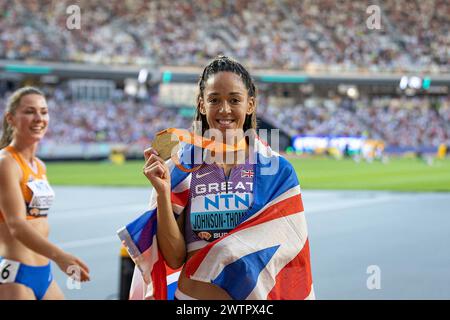 Budapest, Ungarn. 20 agosto 2023. Firo: 19.08.2023 Athletics World Championships 2023 Katarina Johnson-Thompson (GBR), 800 Meter Women - Heptathlon, Heptathlon WINNER GOLD MEDAL, World Athletics Championships at National Athletics Centre, Budapest, Ungheria il 19 agosto 2023. Ian Stephen Credit: dpa/Alamy Live News Foto Stock