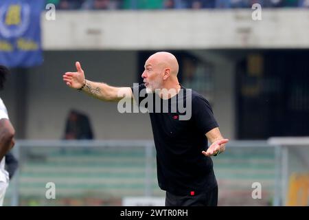 Verona, Italia. 17 marzo 2024. Foto Paola Garbuio/LaPresse 17 marzo 2024 - Verona, Italia - sport, calcio -Hellas Verona vs Milano - Campionato italiano di calcio serie A TIM 2023/2024 - Stadio Marcantonio Bentegodi. Nella foto:Stefano pioli (allenatore AC Milan) 17 marzo 2024 Verona, Italia - sport, calcio - Hellas Verona vs Milano - Campionato Italiano TIM di serie A 2023/2024 - Stadio Marcantonio Bentegodi. Nella foto: Stefano pioli (allenatore AC Milan) credito: LaPresse/Alamy Live News Foto Stock