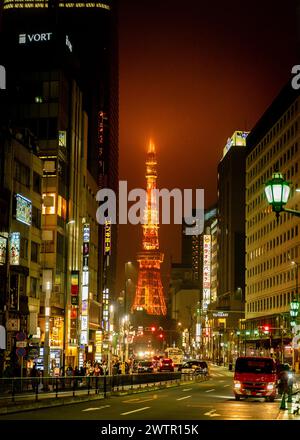 La Tokyo Tower nel quartiere Rappongi Hills di Tokyo, Giappone Foto Stock