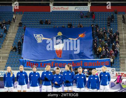 Oslo, Norvegia. 18 marzo 2024. Oslo, Norvegia, 18 marzo 2024: I tifosi della Valerenga sono visti prima della partita di calcio della Toppserien League tra Valerenga e Stabaek all'Intility Arena di Oslo, Norvegia (Ane Frosaker/SPP) crediti: SPP Sport Press Photo. /Alamy Live News Foto Stock