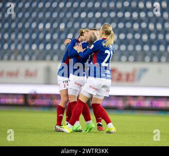 Oslo, Norvegia. 18 marzo 2024. Oslo, Norvegia, 18 marzo 2024: I giocatori di Valerenga festeggiano dopo aver segnato durante la partita di calcio della Toppserien League tra Valerenga e Stabaek all'Intility Arena di Oslo, Norvegia (Ane Frosaker/SPP) credito: SPP Sport Press Photo. /Alamy Live News Foto Stock