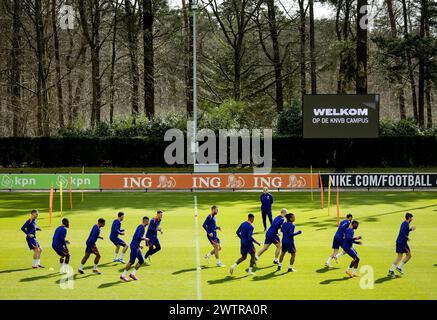 ZEIST - giocatori durante una sessione di allenamento della nazionale olandese presso il KNVB Campus il 19 marzo 2024 a Zeist, nei Paesi Bassi. La nazionale olandese si sta preparando per la partita amichevole contro la Scozia ad Amsterdam. ANP ROBIN VAN LONKHUIJSEN Foto Stock