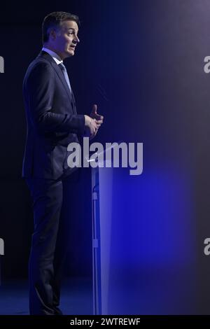 Bruxelles, Belgio. 19 marzo 2024. Il primo Ministro Alexander De Croo nella foto durante il secondo giorno del decimo Vertice europeo delle regioni e delle città dell'Unione europea, martedì 19 marzo 2024 a Mons. Il vertice, organizzato dal Comitato delle regioni e della regione vallona, accoglierà migliaia di sindaci, consiglieri comunali, ministri regionali e decisori europei e globali di alto livello per discutere soluzioni locali concrete e innovative alle sfide emergenti che i cittadini e i territori devono affrontare. BELGA PHOTO ERIC LALMAND credito: Belga News Agency/Alamy Live News Foto Stock