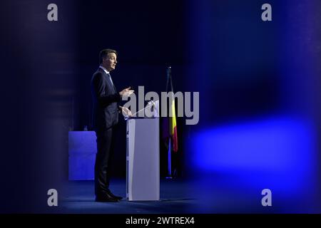 Bruxelles, Belgio. 19 marzo 2024. Il primo Ministro Alexander De Croo nella foto durante il secondo giorno del decimo Vertice europeo delle regioni e delle città dell'Unione europea, martedì 19 marzo 2024 a Mons. Il vertice, organizzato dal Comitato delle regioni e della regione vallona, accoglierà migliaia di sindaci, consiglieri comunali, ministri regionali e decisori europei e globali di alto livello per discutere soluzioni locali concrete e innovative alle sfide emergenti che i cittadini e i territori devono affrontare. BELGA PHOTO ERIC LALMAND credito: Belga News Agency/Alamy Live News Foto Stock