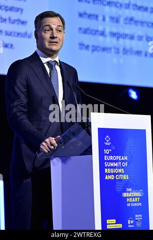 Bruxelles, Belgio. 19 marzo 2024. Il primo Ministro Alexander De Croo nella foto durante il secondo giorno del decimo Vertice europeo delle regioni e delle città dell'Unione europea, martedì 19 marzo 2024 a Mons. Il vertice, organizzato dal Comitato delle regioni e della regione vallona, accoglierà migliaia di sindaci, consiglieri comunali, ministri regionali e decisori europei e globali di alto livello per discutere soluzioni locali concrete e innovative alle sfide emergenti che i cittadini e i territori devono affrontare. BELGA PHOTO ERIC LALMAND credito: Belga News Agency/Alamy Live News Foto Stock