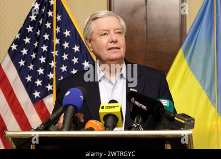 Non esclusiva: KIEV, UCRAINA - 18 MARZO 2024 - la senatrice repubblicana senior della Carolina del Sud Lindsey Graham parla durante un briefing stampa, Kiev, Foto Stock