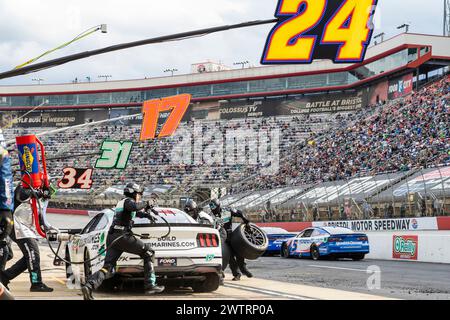 17 marzo 2024, Bristol, Tn, Stati Uniti: 17 marzo, 2024-Bristol, TN; Chris Buescher si aggiudica la posizione per il Food City 500 a Bristol, TN, USA. (Immagine di credito: © Logan T Arce Action Sports/ASP) SOLO PER USO EDITORIALE! Non per USO commerciale! Foto Stock