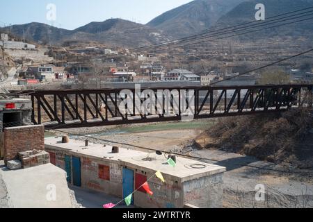 Il ponte di ferro situato nel villaggio di Faluling, nella contea di Jingxing, nella città di Shijiazhuang, nella provincia di Hebei fu costruito dalla Daydé & Pillé francese nel 1906. Si tratta di sti Foto Stock