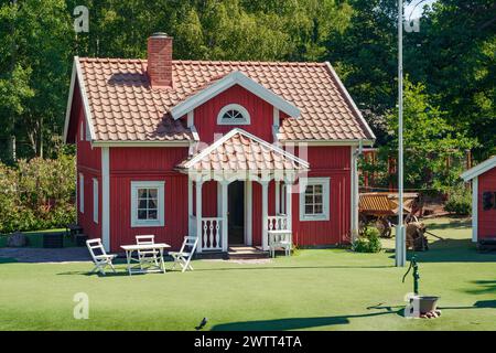 VIMMERBY, SVEZIA - 14 giugno 2023: Parco a tema Astrid Lindgren's World, casa Emil di Lonneberga. Foto Stock